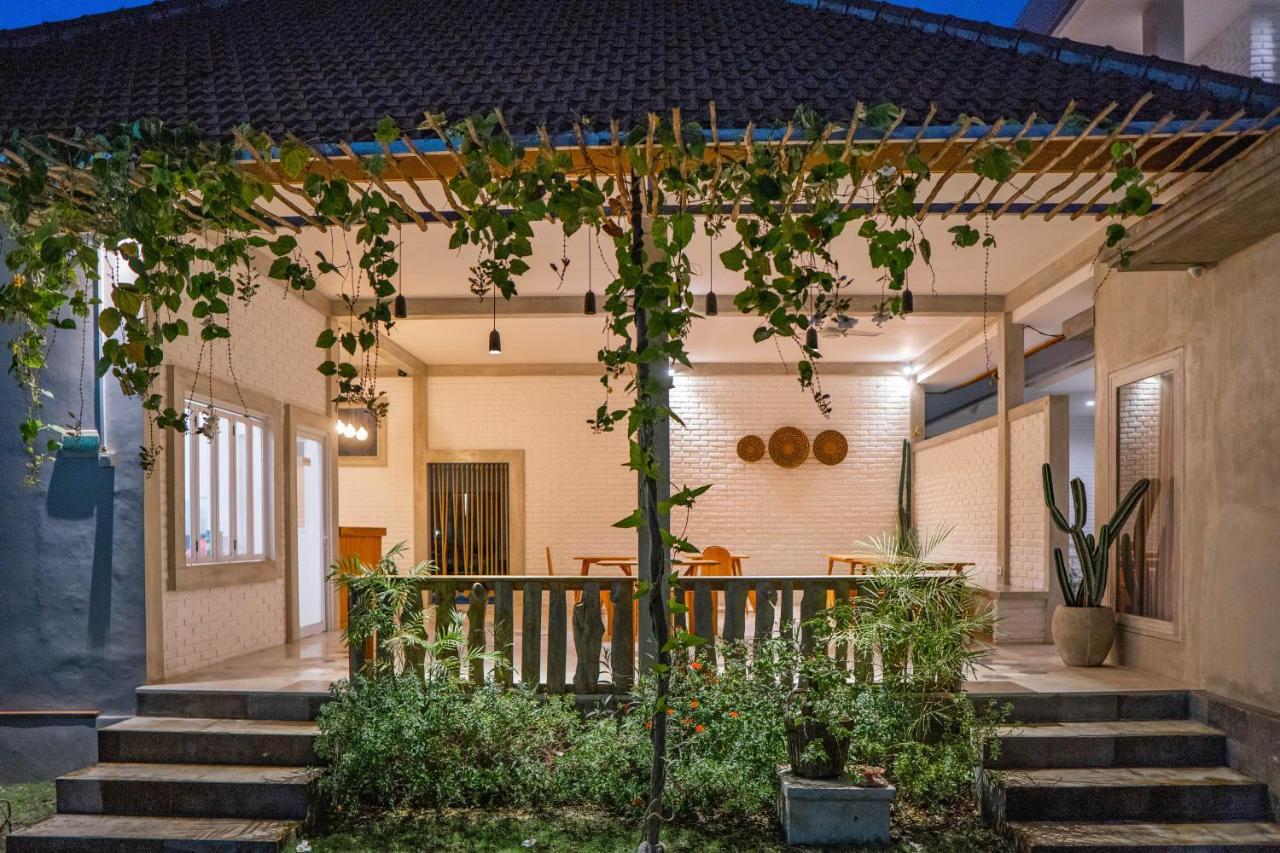 Berawa Dini Guesthouse Canggu Exterior foto